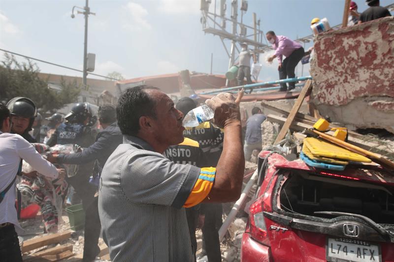 Hay personal en cada punto de colapso de la Ciudad de México: Osorio Chong - Derrumbe-Ciudad-de-México-Sismo-Foto-de-EFE