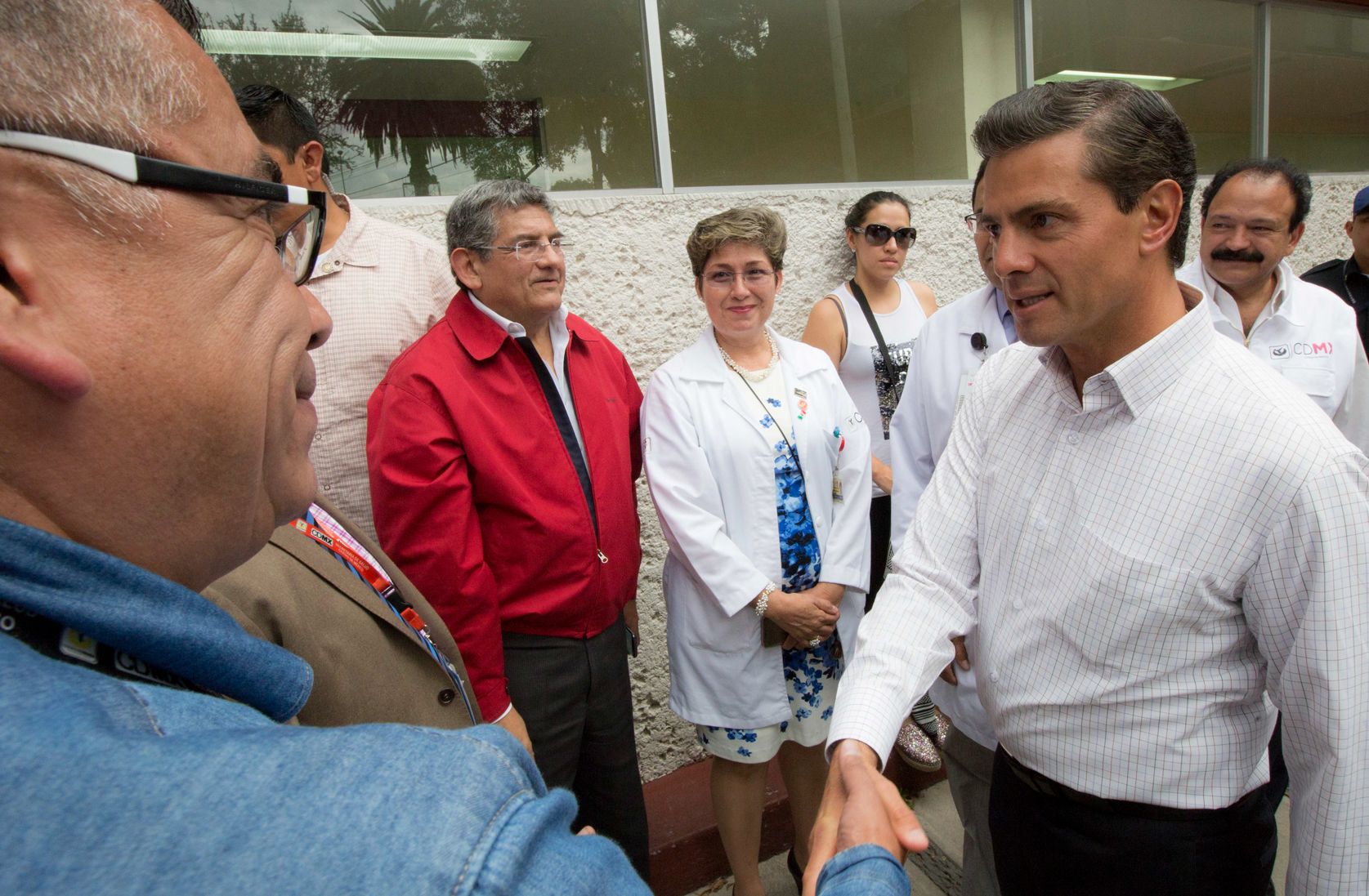 EPN visita a lesionados en Hospital Balbuena - EPN-visita-hospital-de-Balbuena-3-Foto-de-Gobierno-de-México