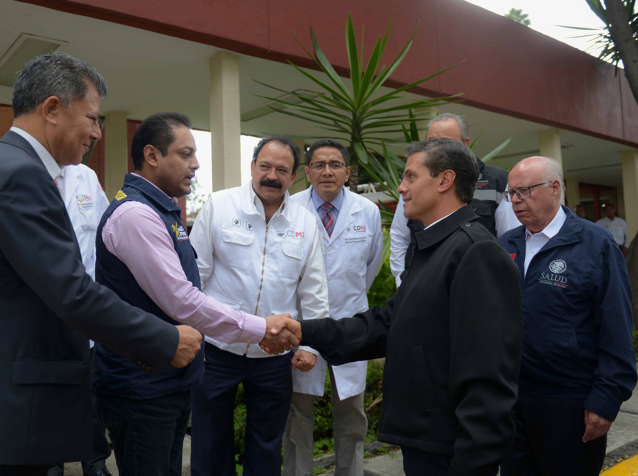 EPN visita a lesionados en Hospital Balbuena - EPN-visita-hospital-de-Balbuena-4-Foto-de-Gobierno-de-México