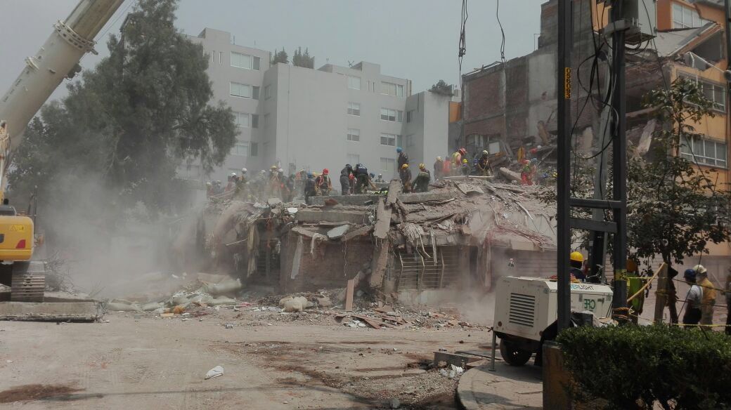 Aceleran remoción de escombros en edificio de Escocia y Gabriel Mancera
