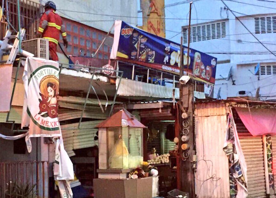 Explosión en tortillería en Veracruz deja ocho heridos - Explosión-mercado-de-Veracruz-2-Foto-de-@Art1llero