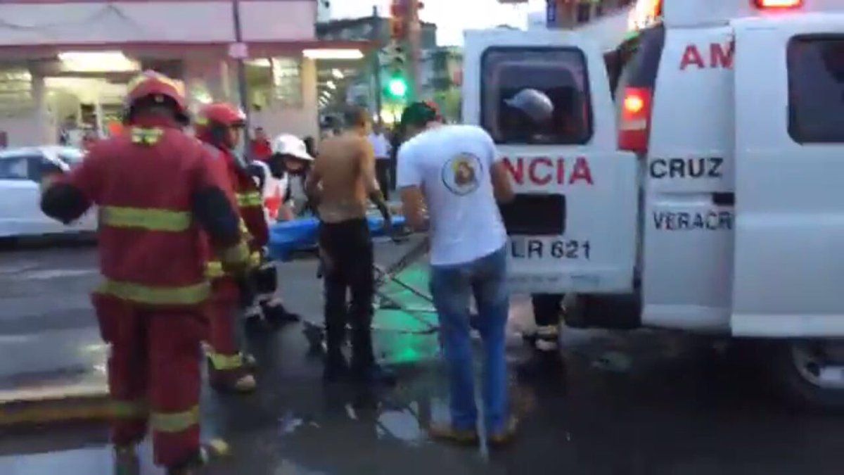 Explosión en tortillería en Veracruz deja ocho heridos - Explosión-mercado-de-Veracruz-2-Foto-de-@eltlacuilo