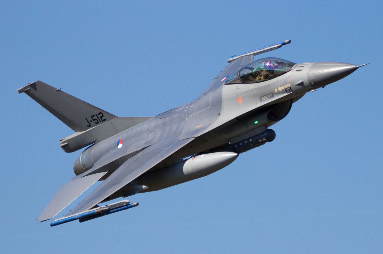 Avión militar F-16 se estrella en el sureste de Arizona - F-16