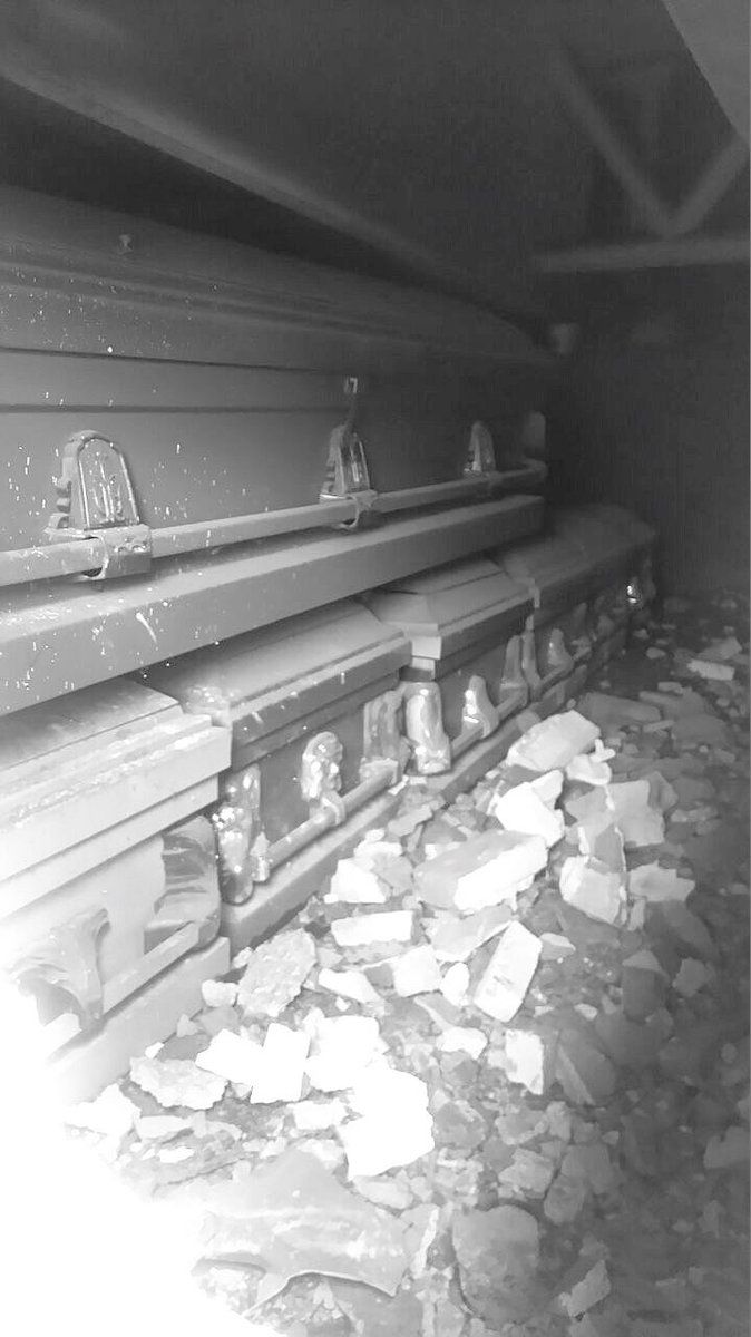 Hallan ataúdes debajo de puente en Tlalnepantla - Foto-de-@EdoMexDenuncia