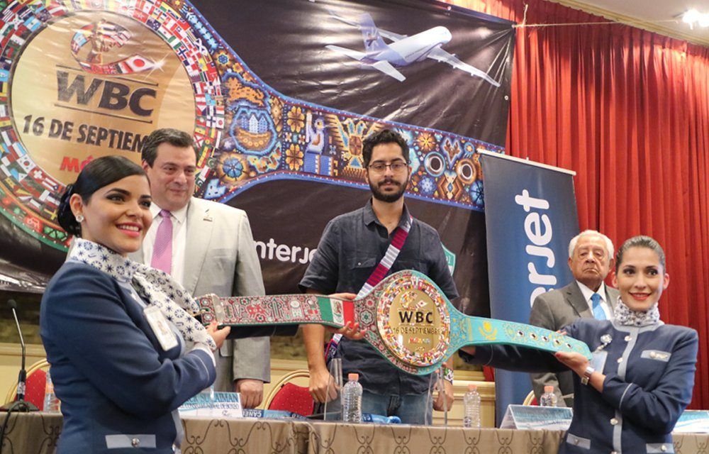 Presentan cinturón huichol para pelea Canelo vs. Golovkin - Foto-de-@interjet-e1504657650546