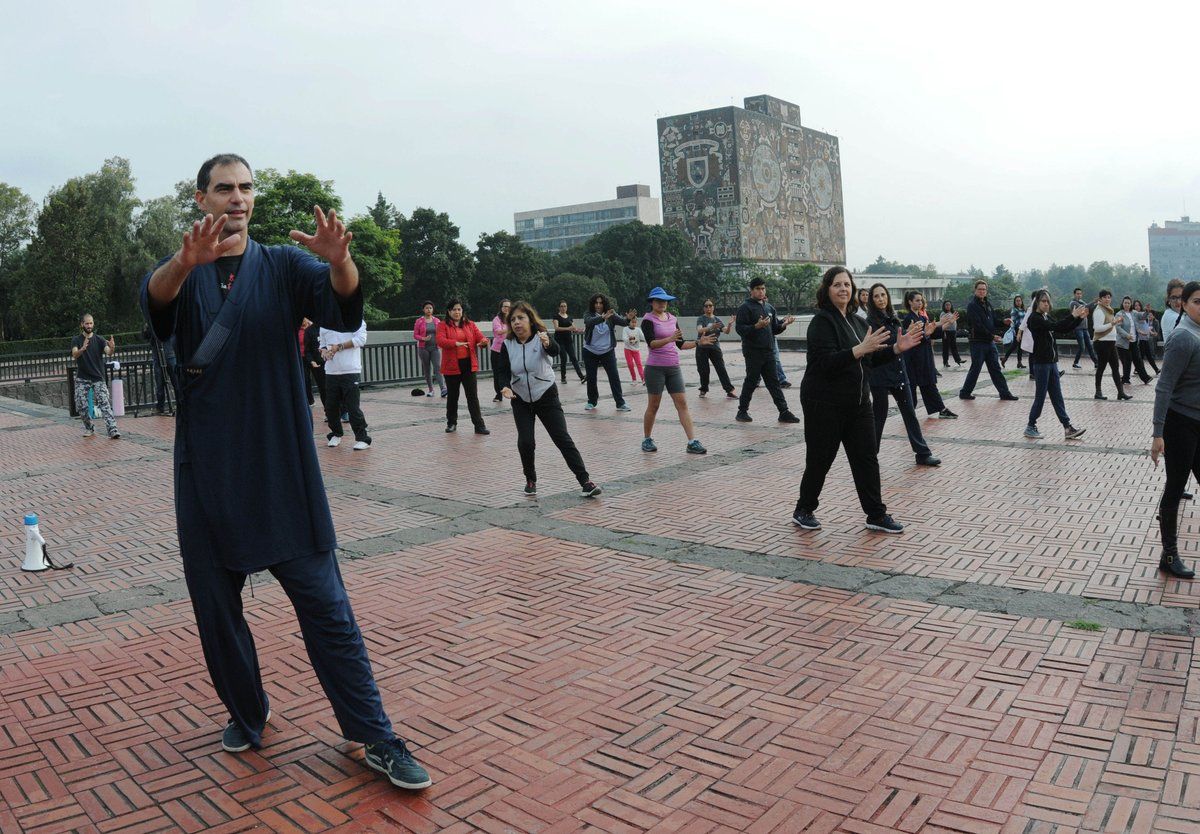 UNAM ofrece clases de tai chi y yoga para damnificados