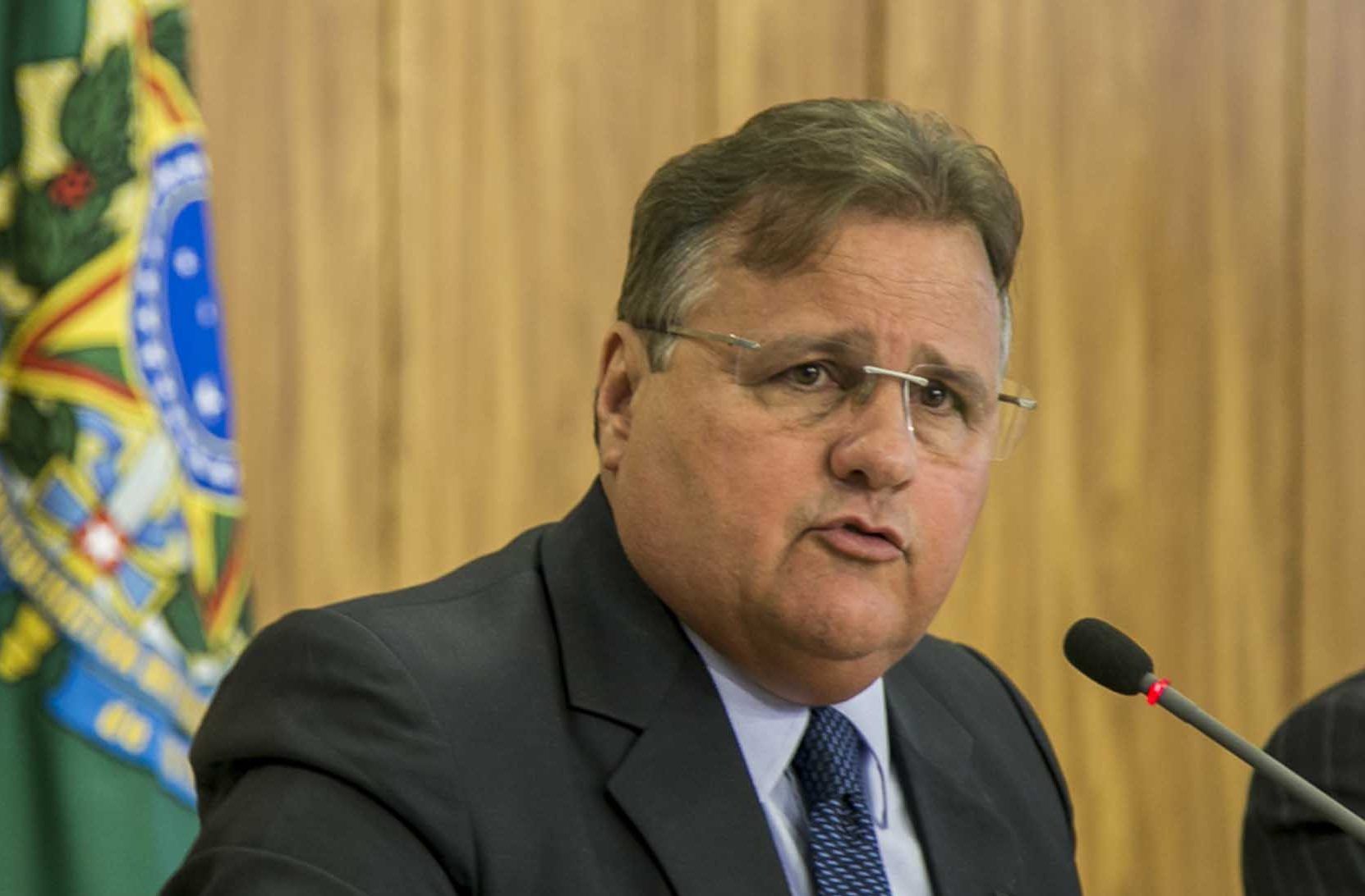 Detienen a exministro por tener dinero oculto en Brasil