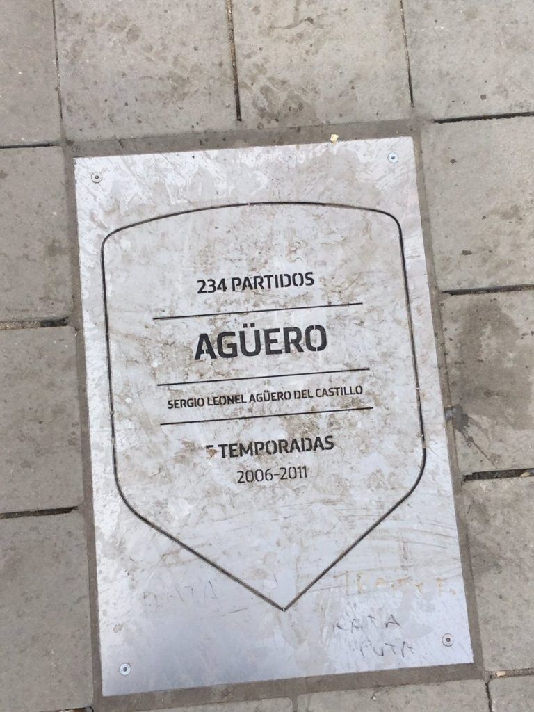 Vandalizan placa de Hugo Sánchez en estadio de Atlético de Madrid - Hugo-Sánchez-2-Foto-de-El-Mundo-768x1024