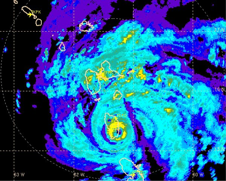 Huracán María se desplaza hacia Puerto Rico