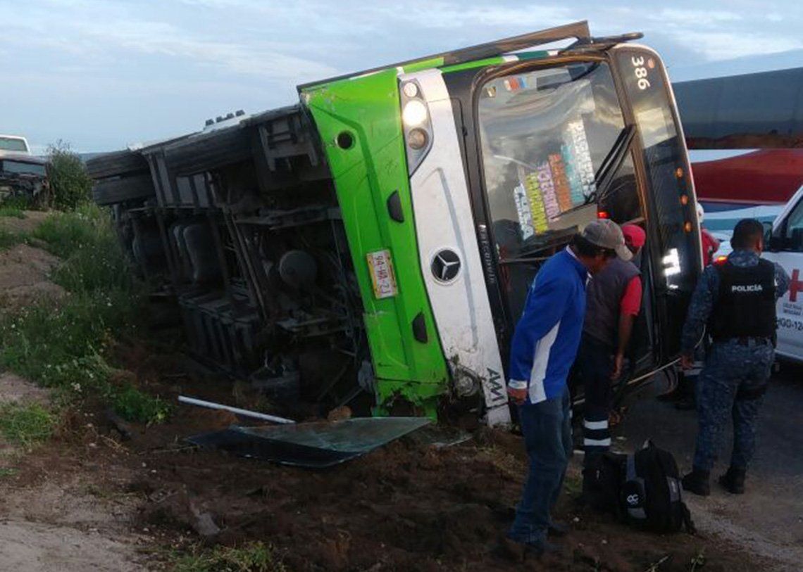 Volcadura de camión en Hidalgo deja cuatro lesionados