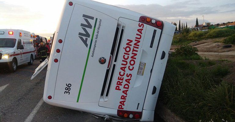 Volcadura de camión en Hidalgo deja cuatro lesionados - IMG_20170917_131612