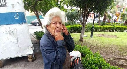 Roban a mujer de la tercera edad que recoge latas para sobrevivir