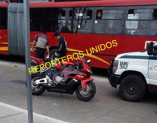 Matan a motociclista cerca de estación de Metrobús Villa de Aragón - Motociclista-Metrobús-Villa-de-Aragón-2-Foto-de-@isidrocorro