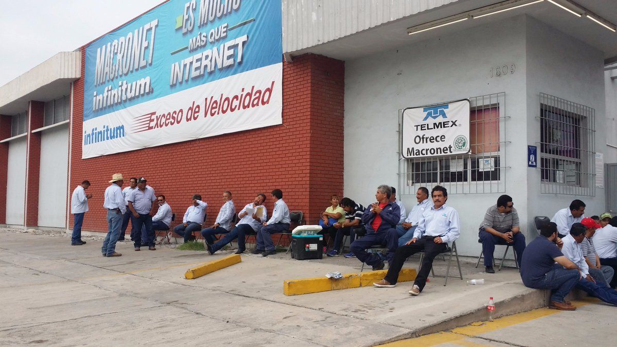 Empleados de Telmex realizan paro nacional