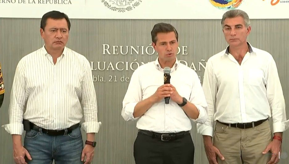 EPN visita zona afectada de Chiautla de Tapia