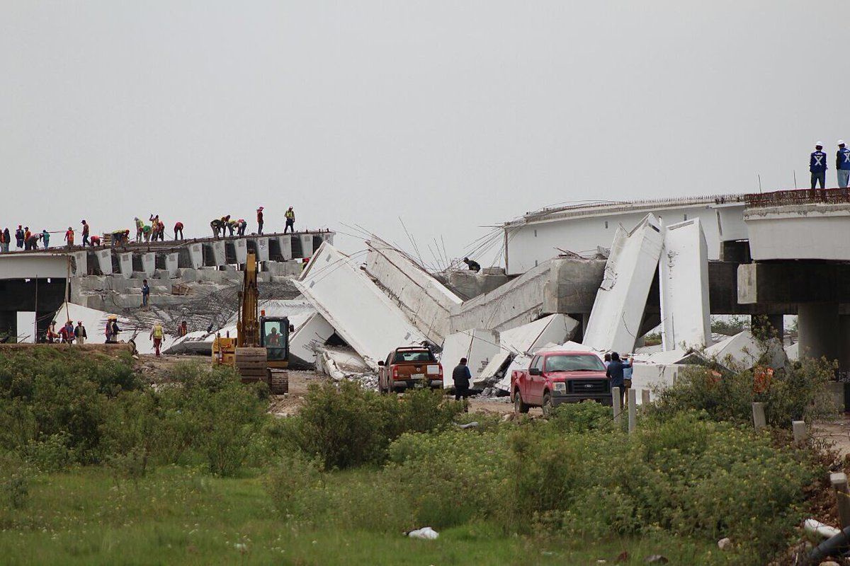 Se derrumba puente vehicular en carretera Pirámides-Texcoco tras sismo - Puente-pirámides-texcoco-2-Foto-de-@leonelrivero111