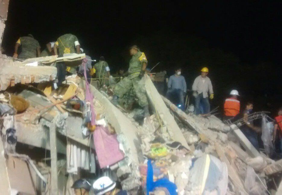 Binomios caninos apoyan en rescate de personas en Condesa - Rescate-sismo-CDMX-Foto-de-Sedena