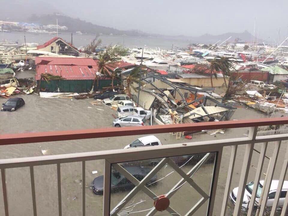 Huracán Irma deja al menos tres muertos en Puerto Rico