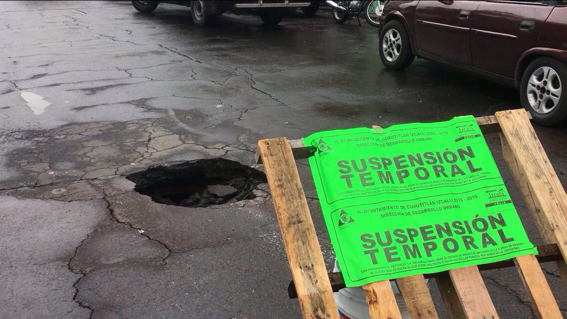 Se abre socavón en colonia Obrera - Socavón-Colonia-Obrera-Foto-de-FotoTV-3