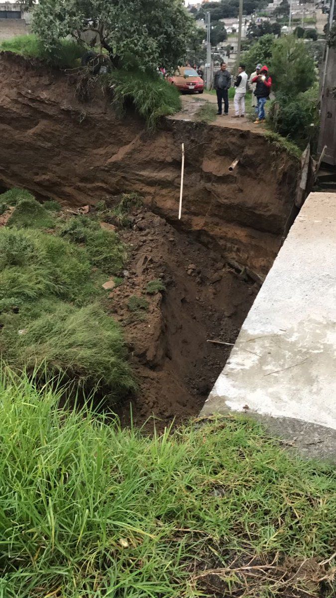 Se abre socavón de 10 metros de profundidad en Nicolás Romero - Socavón-Nicolás-Romero-2-Foto-de-@borderlineason