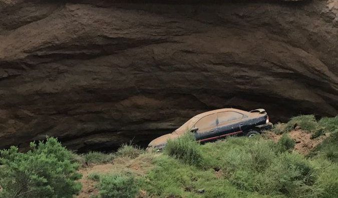 Se abre socavón de 10 metros de profundidad en Nicolás Romero