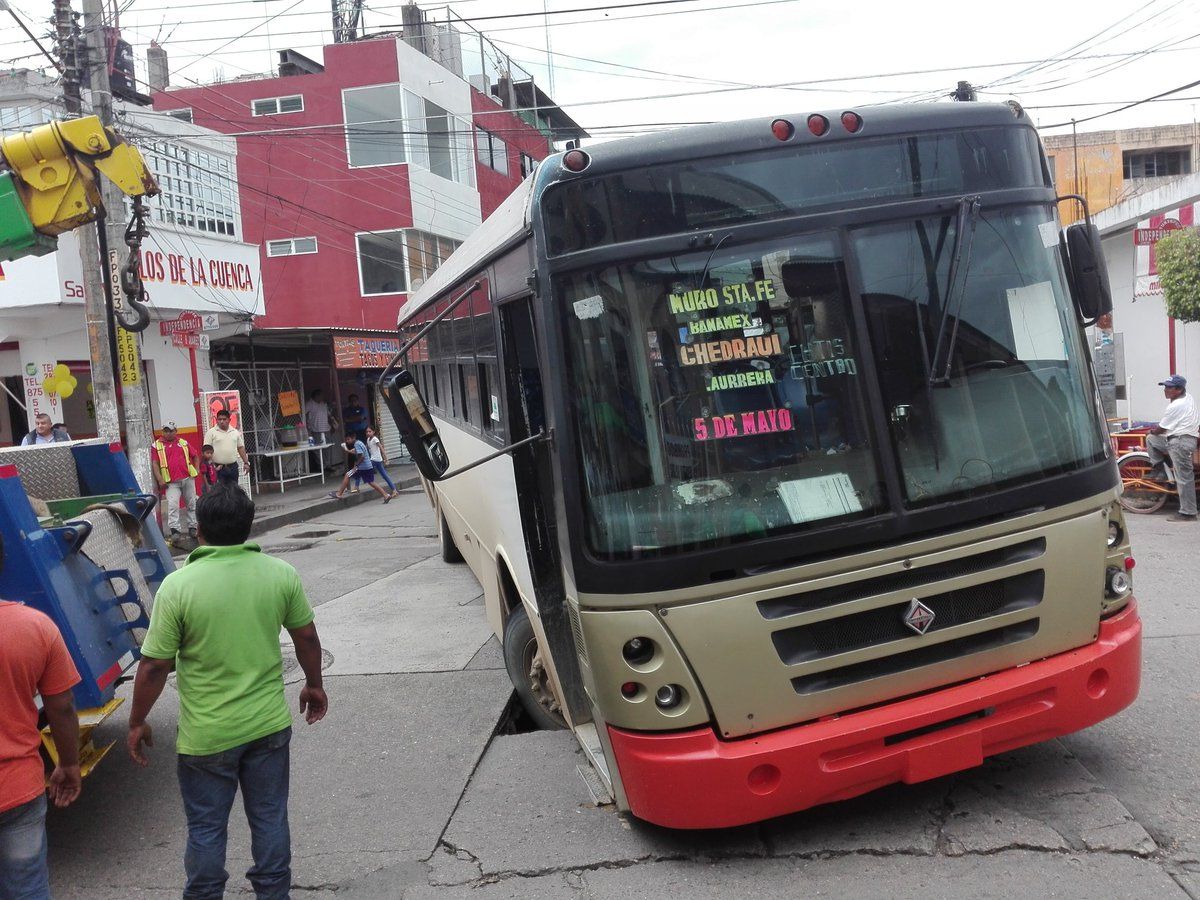 Camión de pasajeros cae en socavón en Tuxtepec - Socavón-tuxtepec-Oaxaca-Foto-de-Oaxaca-Verde