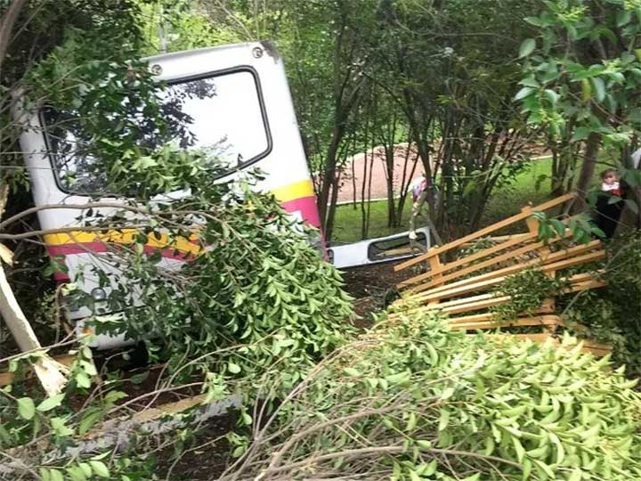 Transporte choca y deja 23 lesionados