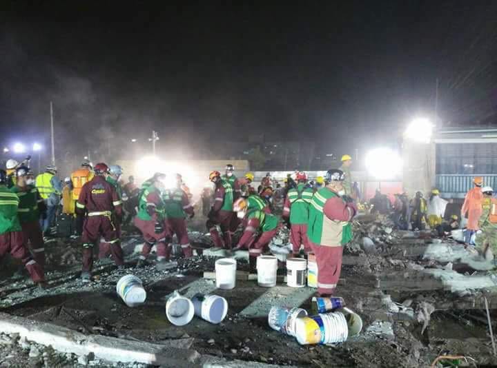 Rescatan dos cuerpos de fábrica textil en colonia Obrera - WhatsApp-Image-2017-09-21-at-11.07.35-PM-1