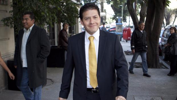 Destapan a Víctor Hugo Lobo como candidato del PRD por la CDMX