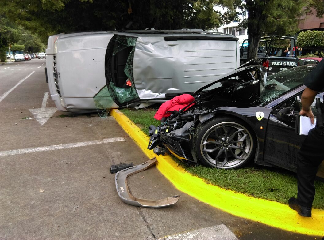 Choca Ferrari con camioneta en Zapopan - accidente-ferrari-zapopan2