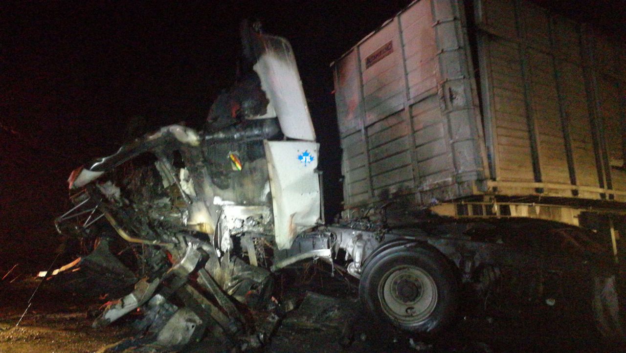 Reabren circulación en la México-Querétaro tras choque entre tráileres