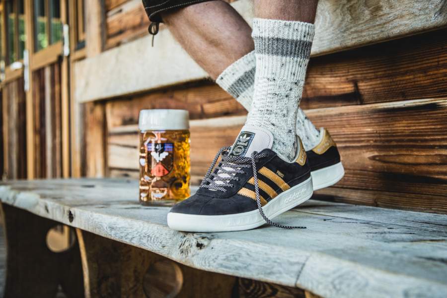 Adidas lanza unos tenis a prueba de cerveza