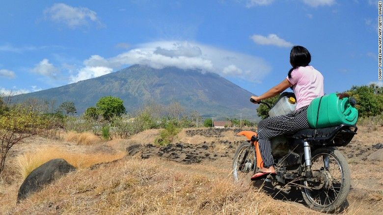 Evacuan a 135 mil personas en Indonesia ante riesgo de erupción - agung-bali3