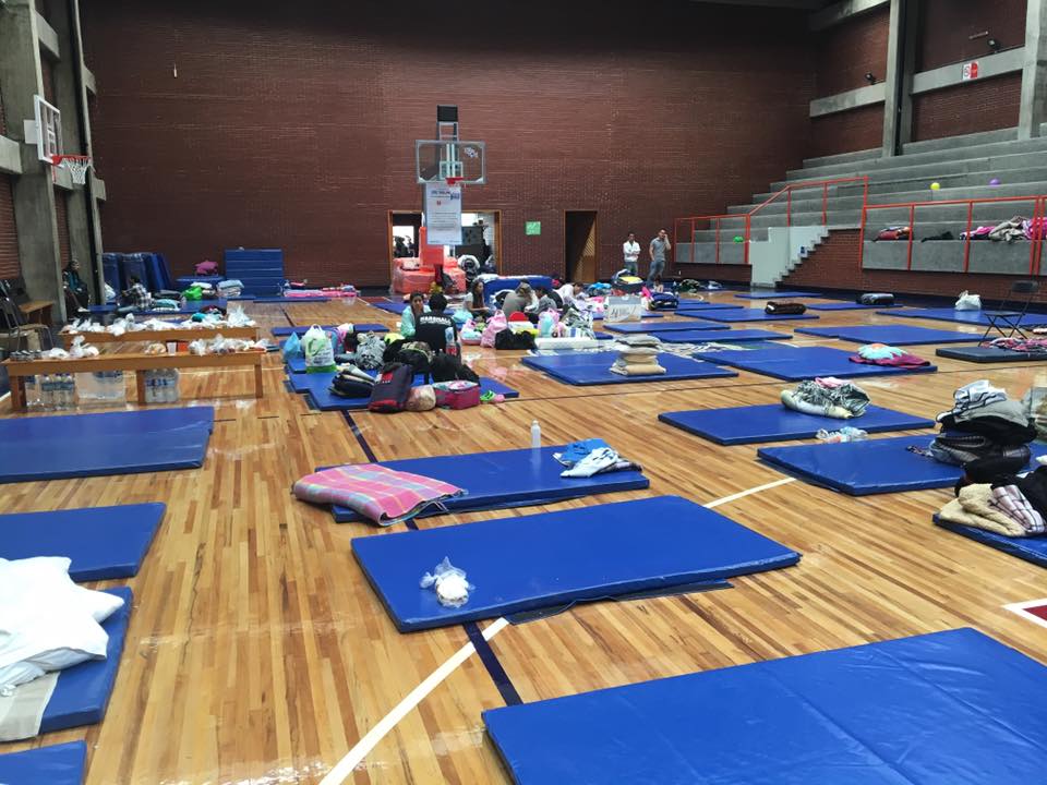 Autoridades piden a damnificados acudir a albergues