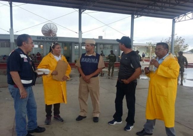 Habilitan escuelas como albergues en BCS por Lidia - albergues-bcs