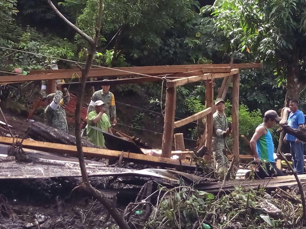 Alud sepulta cinco viviendas en Chiapas - alud