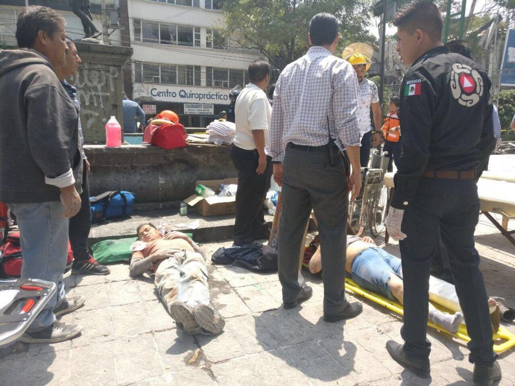 Rescatan a ocho personas en predios derrumbados de la Roma - alvaro-obregon-derrumbe-1024x768