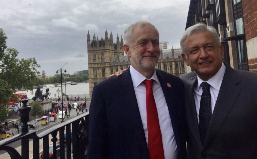 AMLO arriba a Londres y visita el Parlamento
