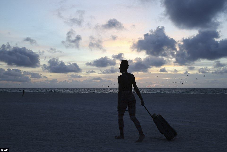 #Fotos Se refugian en Florida por paso de Irma - ap-5