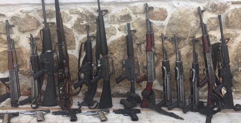 Detienen a tres falsos agentes con arsenal en SLP - armas-largas