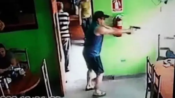 #Video Atacante empuja a niña antes de asesinar a un hombre en Venezuela