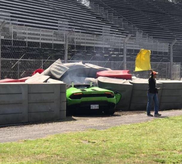 #Video Hombre enfurece porque no lo dejan conducir Lamborghini sin casco - autodromo-hnos-rodriguez