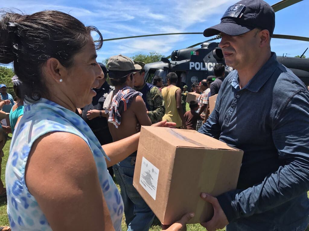PF y pescadores entregan ayuda a damnificados en Oaxaca