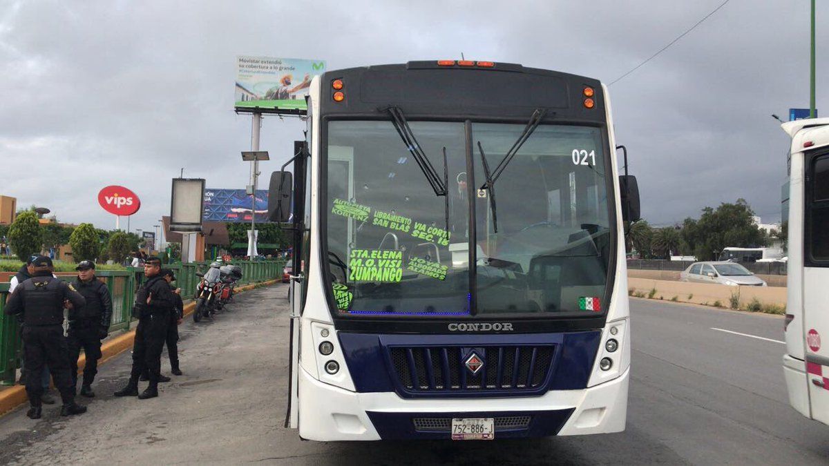 Asalto a camión deja dos pasajeros heridos en Naucalpan