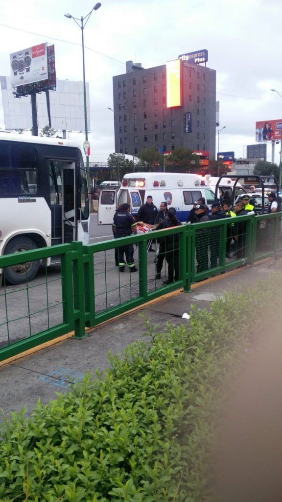 Asalto a camión deja dos pasajeros heridos en Naucalpan - balacera-satelite-@luismiguelbaraa-576x1024