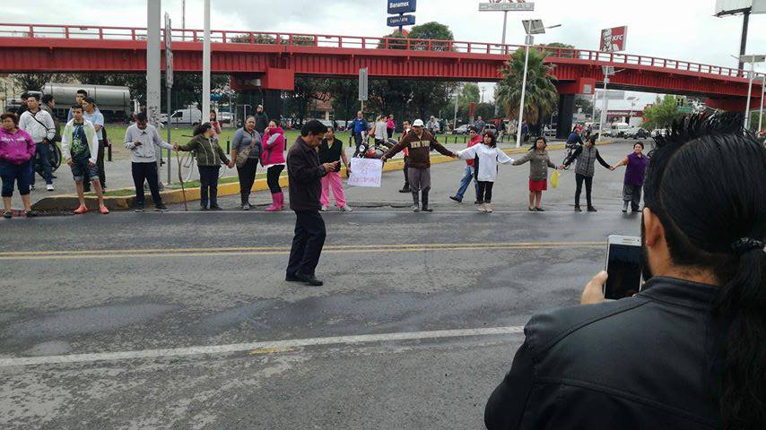 Bloquean Avenida Central por inundaciones en el Estado de México - bloqueo-ecatepec