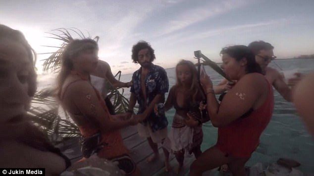 #Video Muelle colapsa durante boda en Honduras