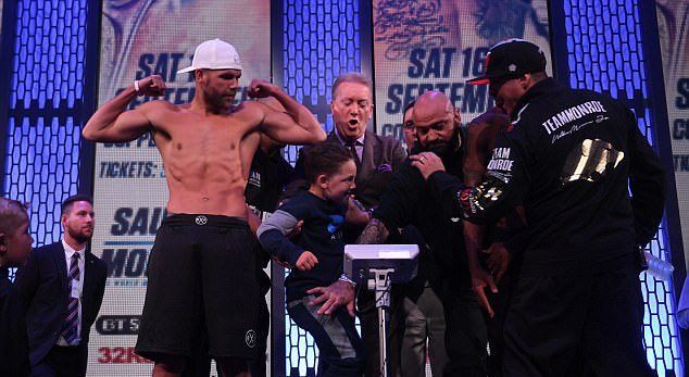 #Viral Niño golpea a boxeador durante pesaje