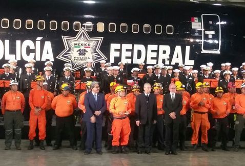 Despiden a rescatistas de El Salvador tras apoyo en la Ciudad de México