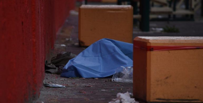 Tardan más de cuatro horas en levantar cadáver en Santa María la Ribera - cadaver-santa-maria2